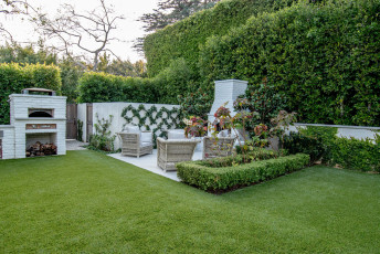 Celebrity Residence by ForeverLawn Pacific Coast