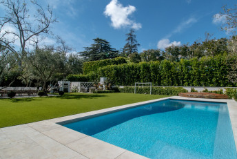 Celebrity Residence by ForeverLawn Pacific Coast