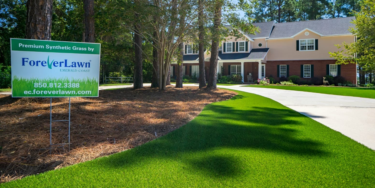 Niceville, Florida residential front lawn featuring DuPont™ ForeverLawn® Select HD installed by ForeverLawn Emerald Coast