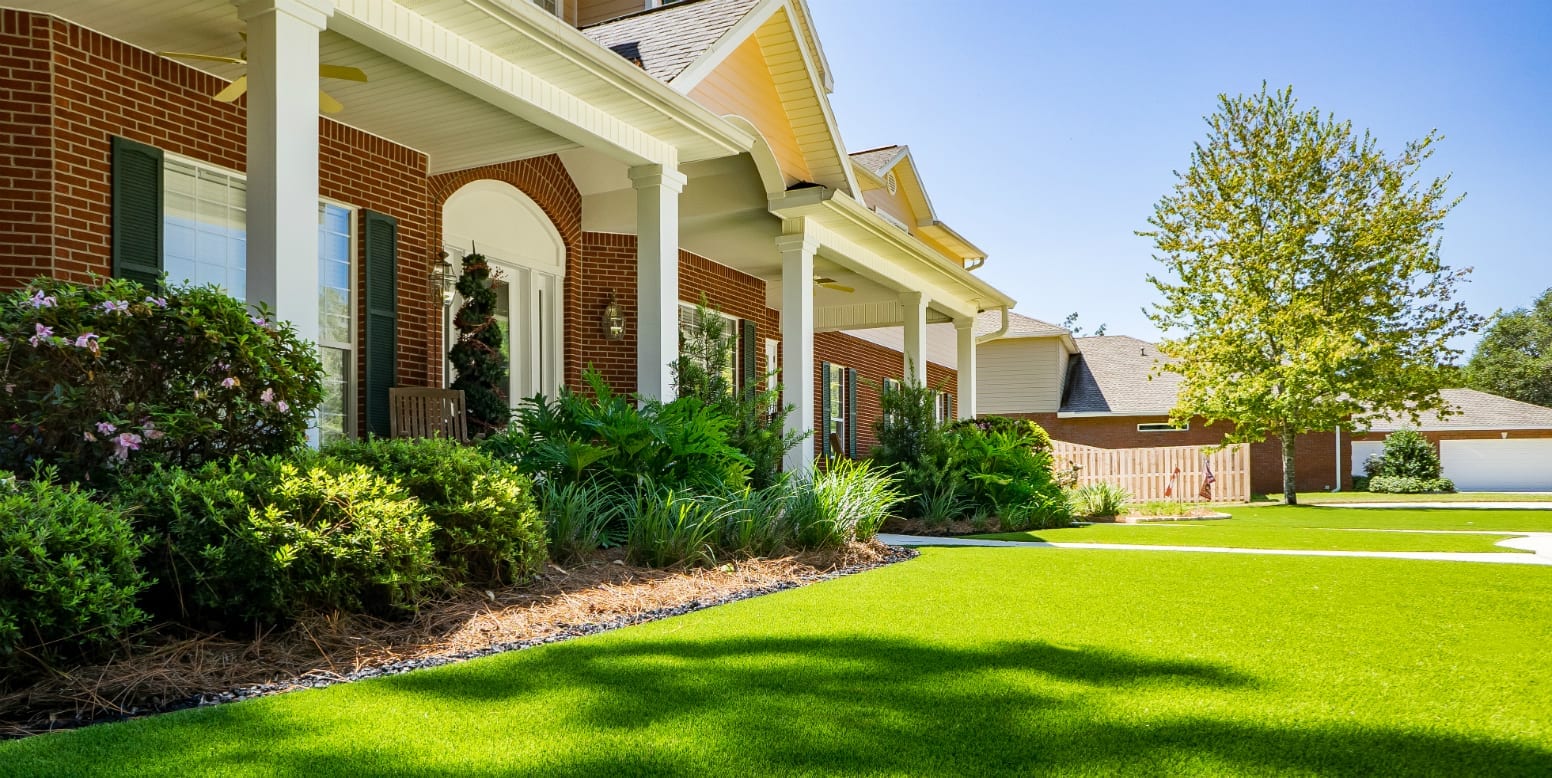 Niceville, Florida residential front lawn featuring DuPont™ ForeverLawn® Select HD installed by ForeverLawn Emerald Coast