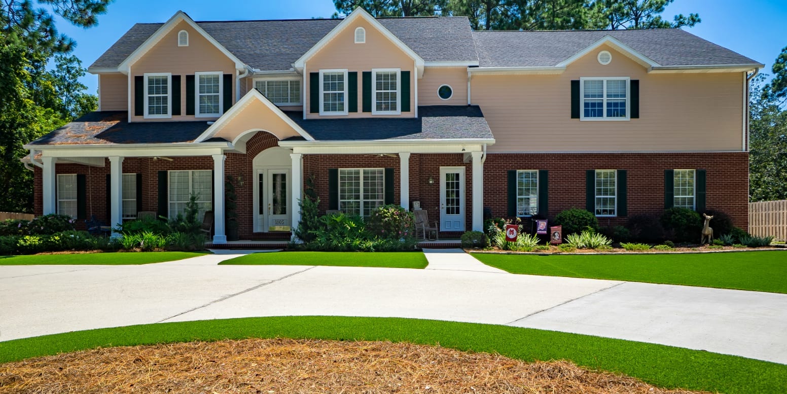 Niceville, Florida residential front lawn featuring DuPont™ ForeverLawn® Select HD installed by ForeverLawn Emerald Coast
