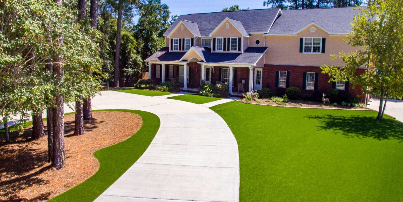 Niceville, Florida residential front lawn featuring DuPont™ ForeverLawn® Select HD installed by ForeverLawn Emerald Coast