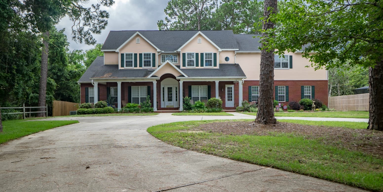 Niceville, Florida residential front lawn featuring DuPont™ ForeverLawn® Select HD installed by ForeverLawn Emerald Coast