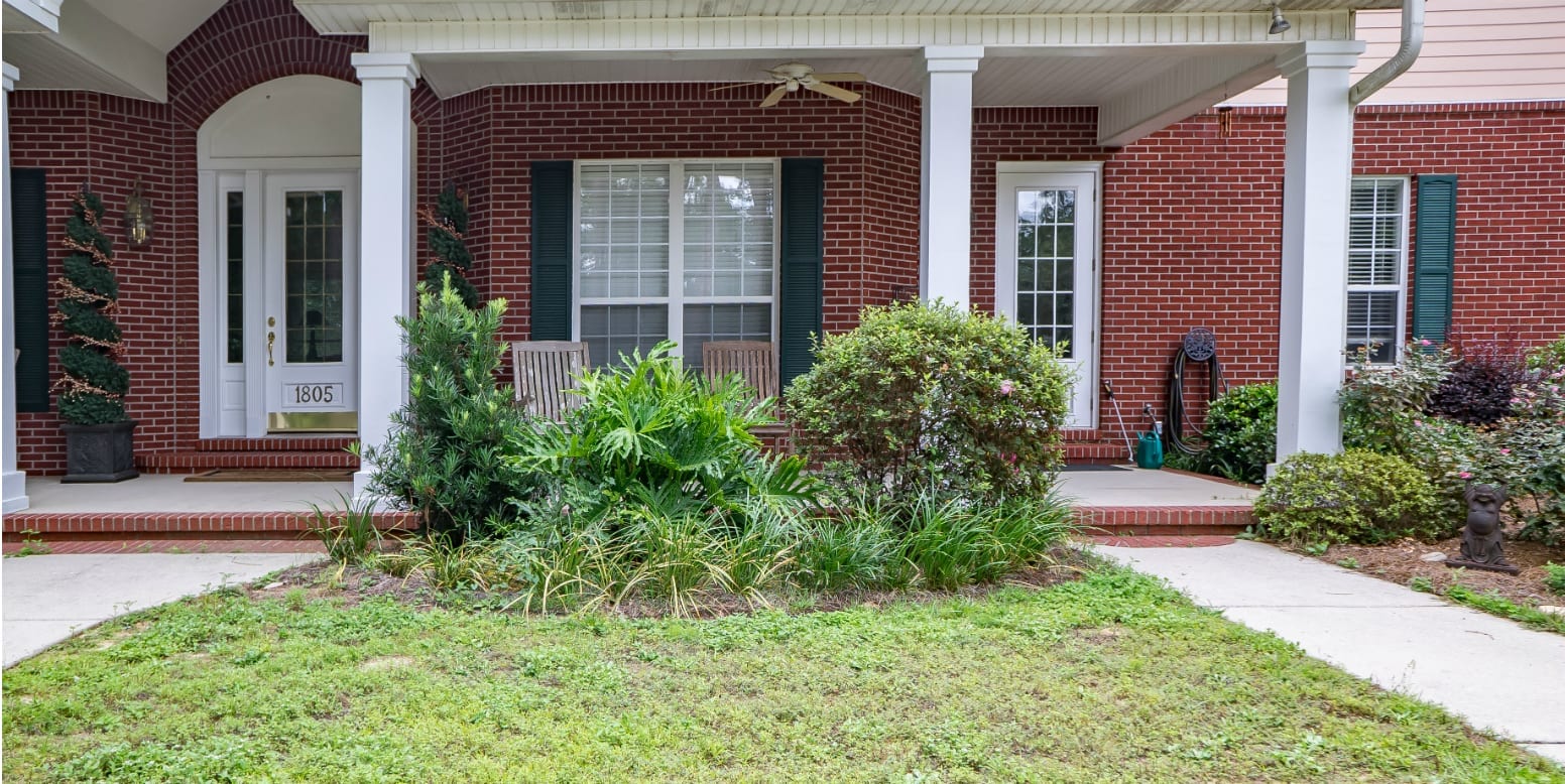 Niceville, Florida residential front lawn featuring DuPont™ ForeverLawn® Select HD installed by ForeverLawn Emerald Coast