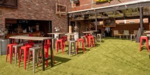 Select VR medium traffic fake lawn on rooftop