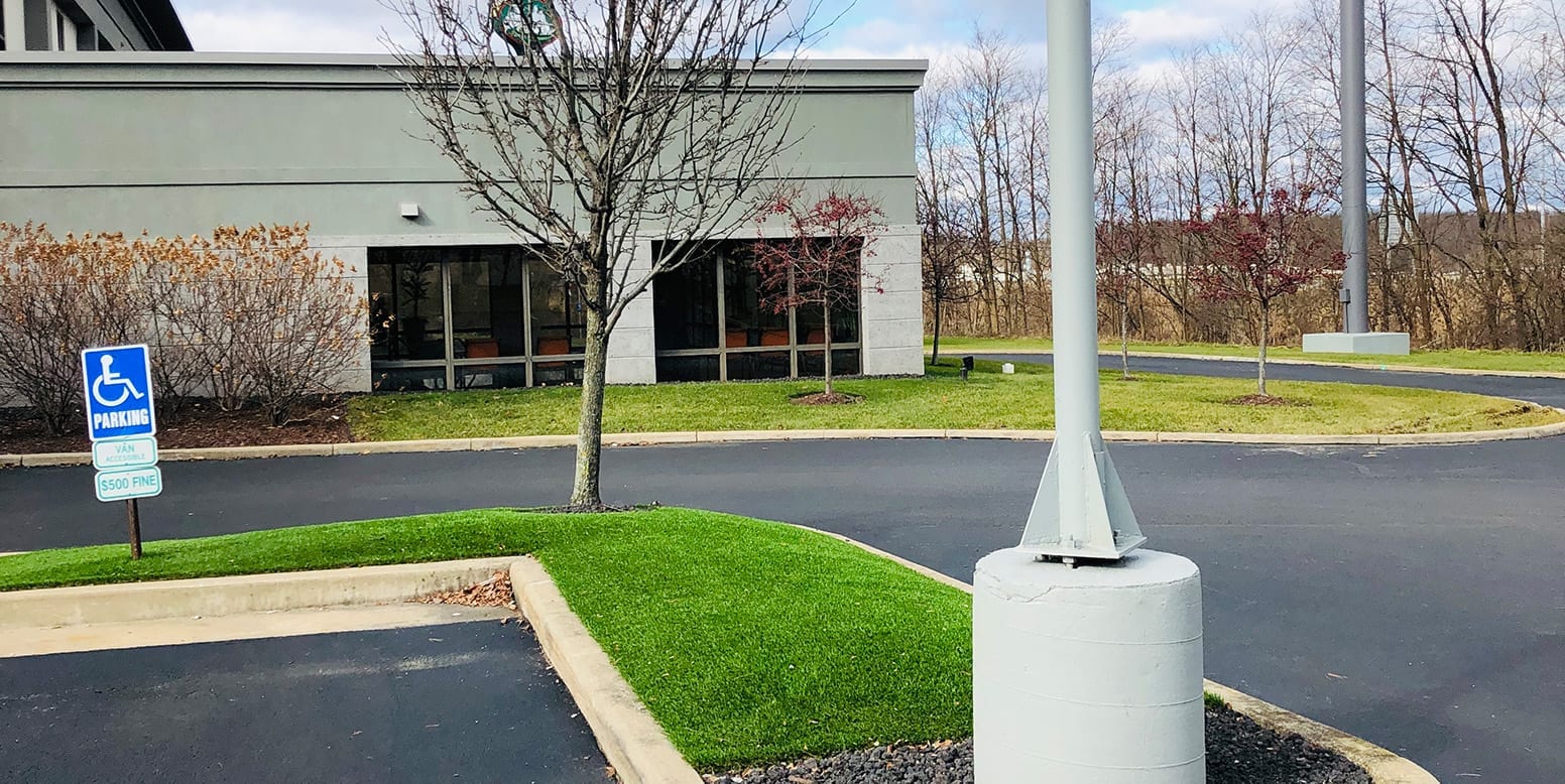 Medians covered in DuPont™ ForeverLawn® Select VR artificial grass at Hampton Inn & Suites Youngstown-Canfield