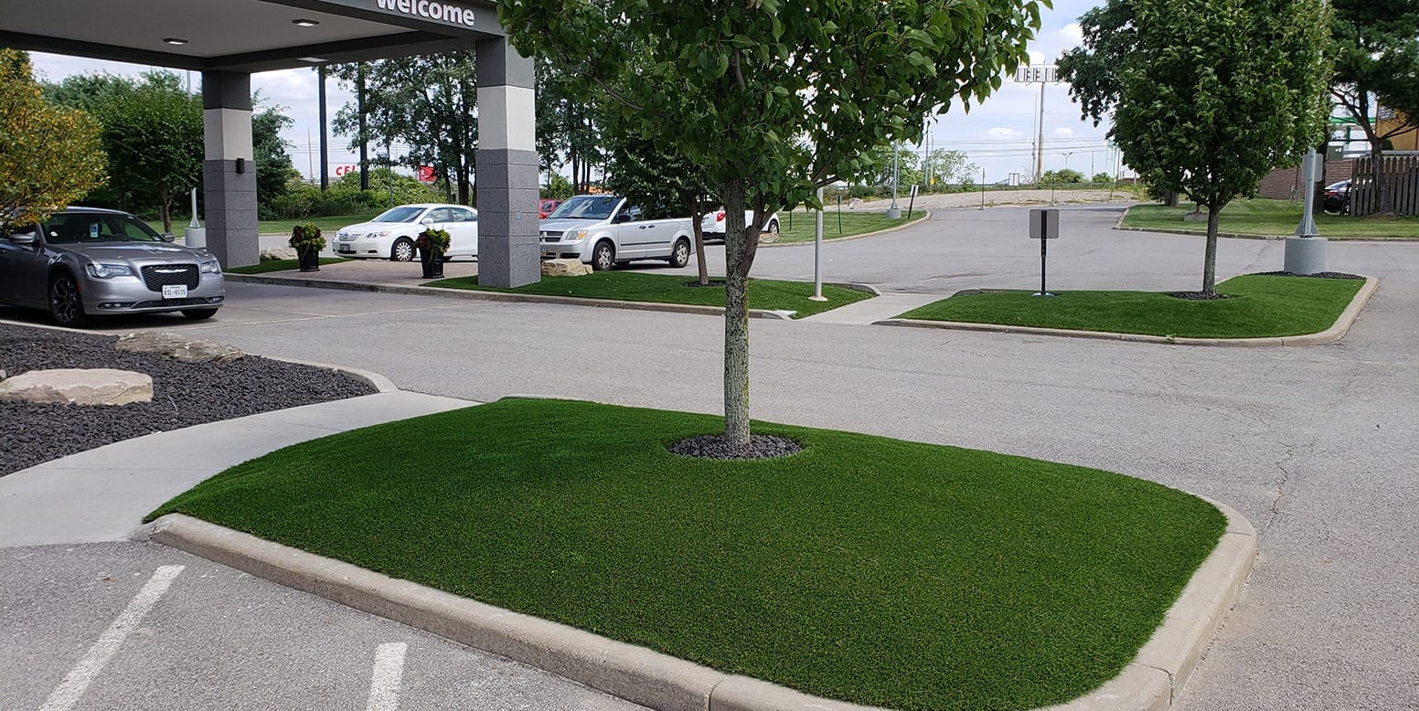 Medians covered in DuPont™ ForeverLawn® Select VR artificial grass at Hampton Inn & Suites Youngstown-Canfield