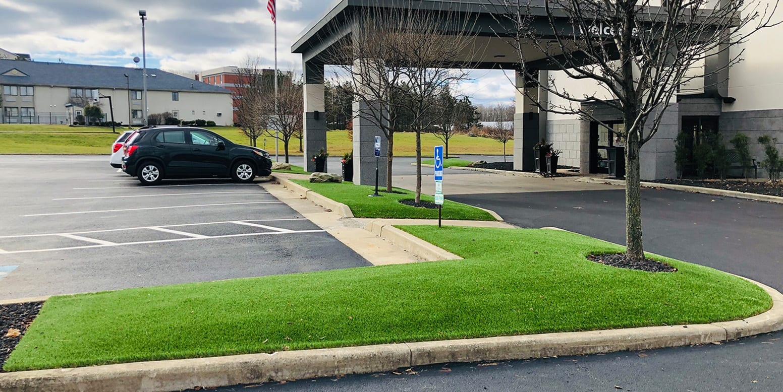 Medians covered in DuPont™ ForeverLawn® Select VR artificial grass at Hampton Inn & Suites Youngstown-Canfield