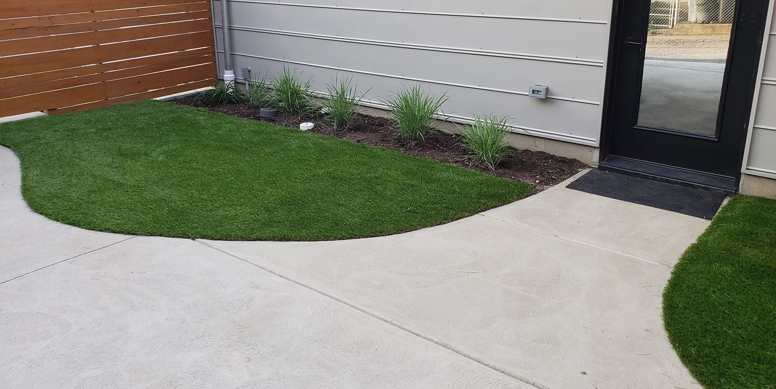 Beautiful landscape created with DuPont™ ForeverLawn® Select VR at Pittsburgh, PA, residence