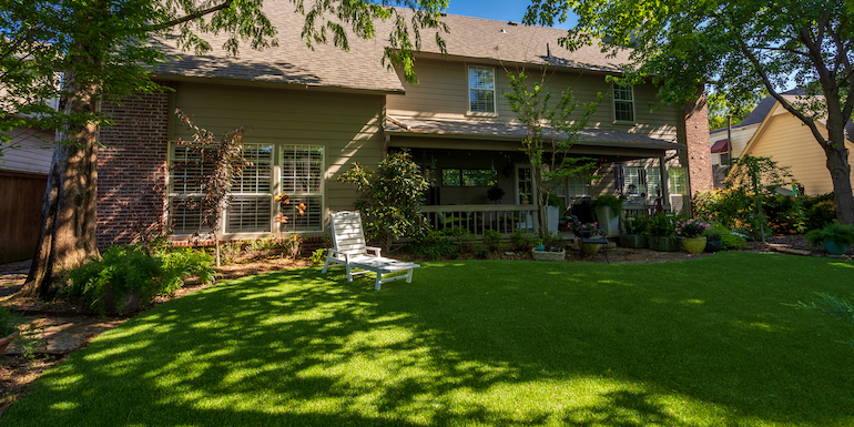 Transformed Backyard Space in Tulsa with DuPont™ ForeverLawn® Select HD